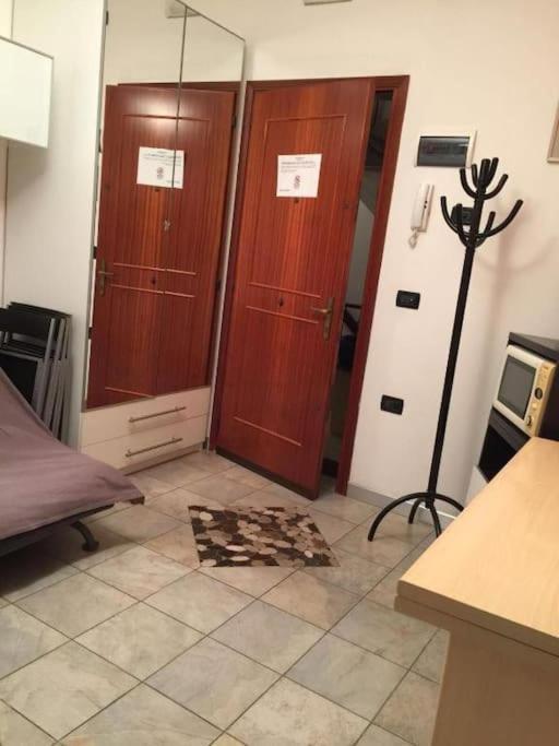 Апартаменты Casa Manuela Non Turisti Ma Ospiti Кьоджа Экстерьер фото