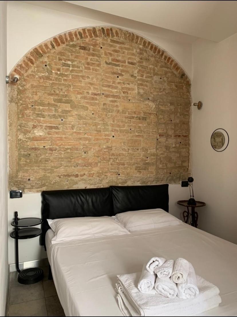 Апартаменты Casa Manuela Non Turisti Ma Ospiti Кьоджа Номер фото
