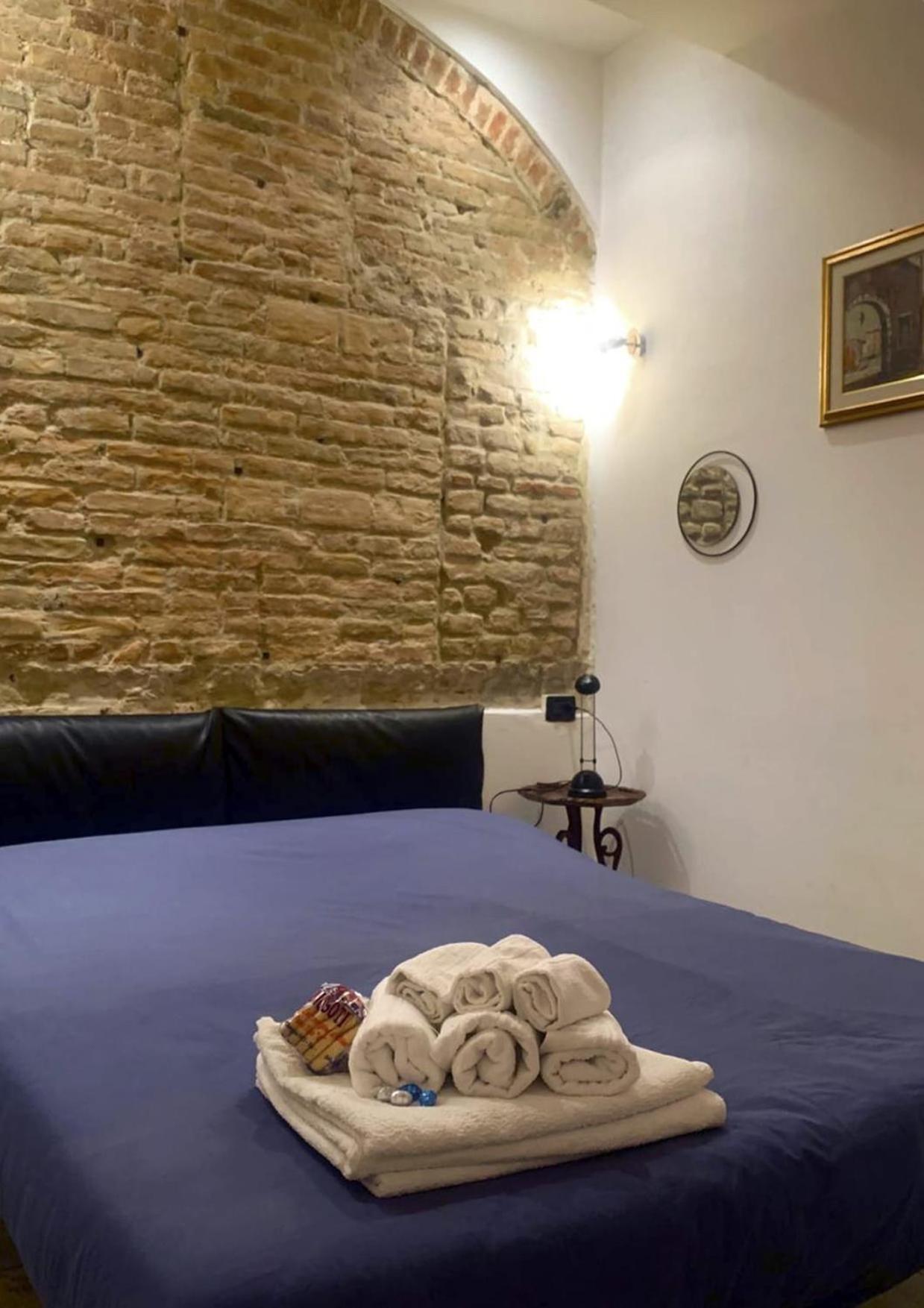 Апартаменты Casa Manuela Non Turisti Ma Ospiti Кьоджа Экстерьер фото