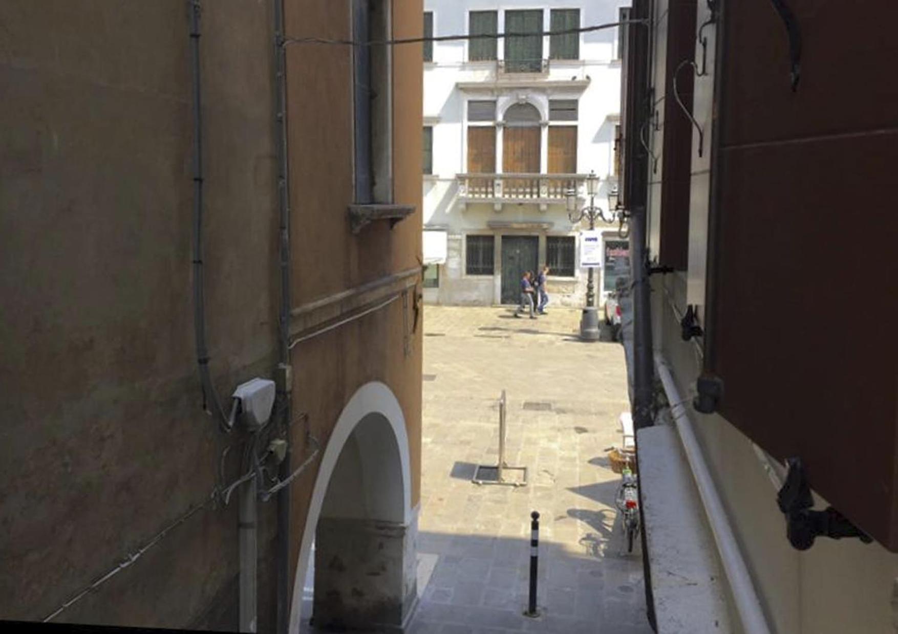 Апартаменты Casa Manuela Non Turisti Ma Ospiti Кьоджа Экстерьер фото