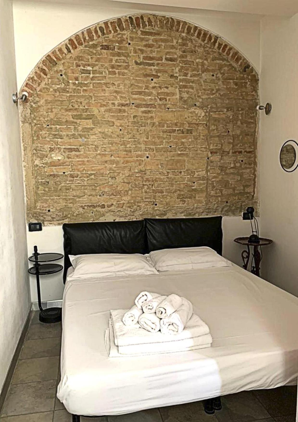 Апартаменты Casa Manuela Non Turisti Ma Ospiti Кьоджа Экстерьер фото