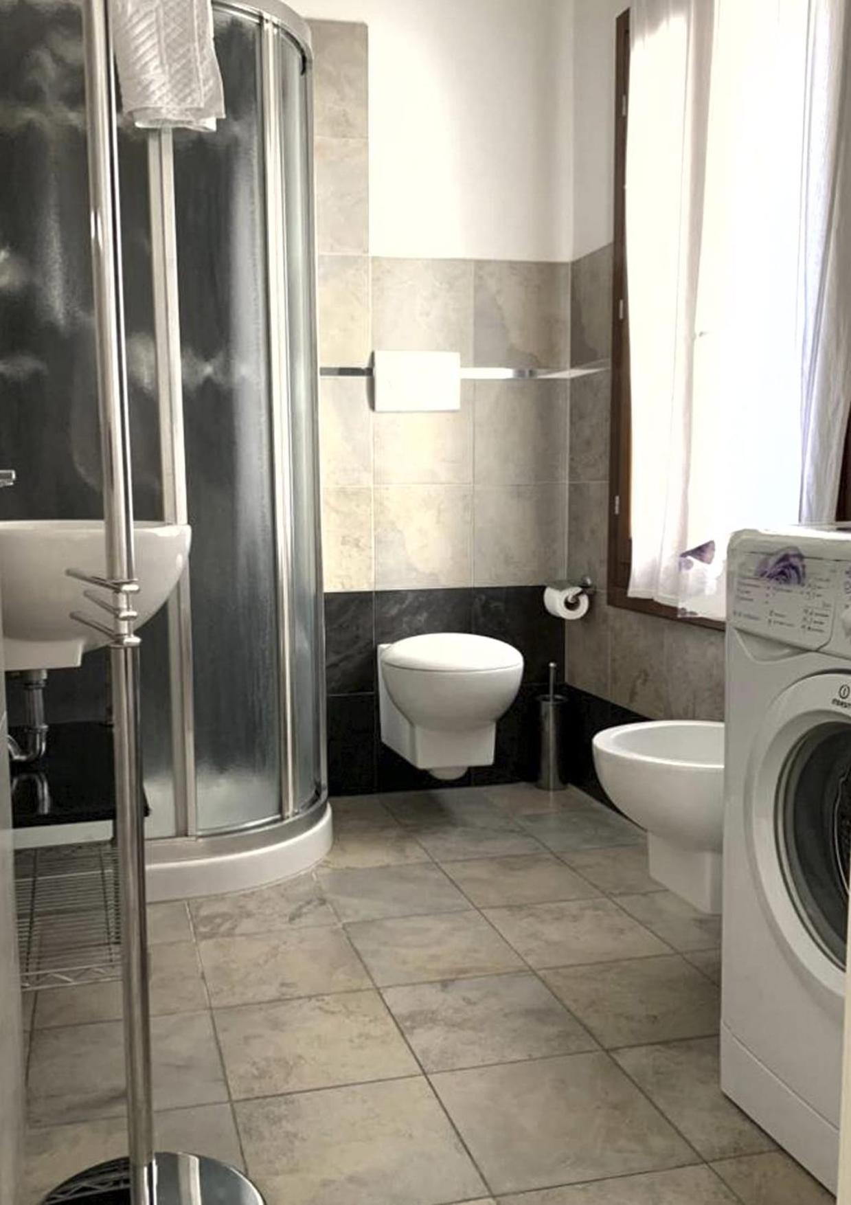 Апартаменты Casa Manuela Non Turisti Ma Ospiti Кьоджа Экстерьер фото