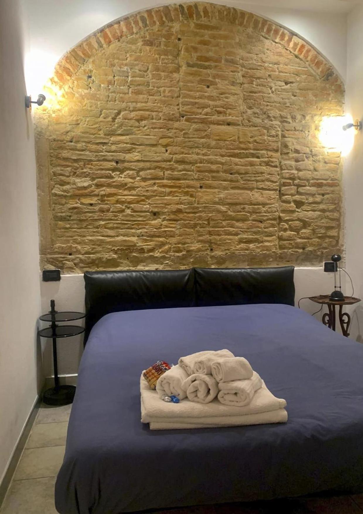 Апартаменты Casa Manuela Non Turisti Ma Ospiti Кьоджа Экстерьер фото