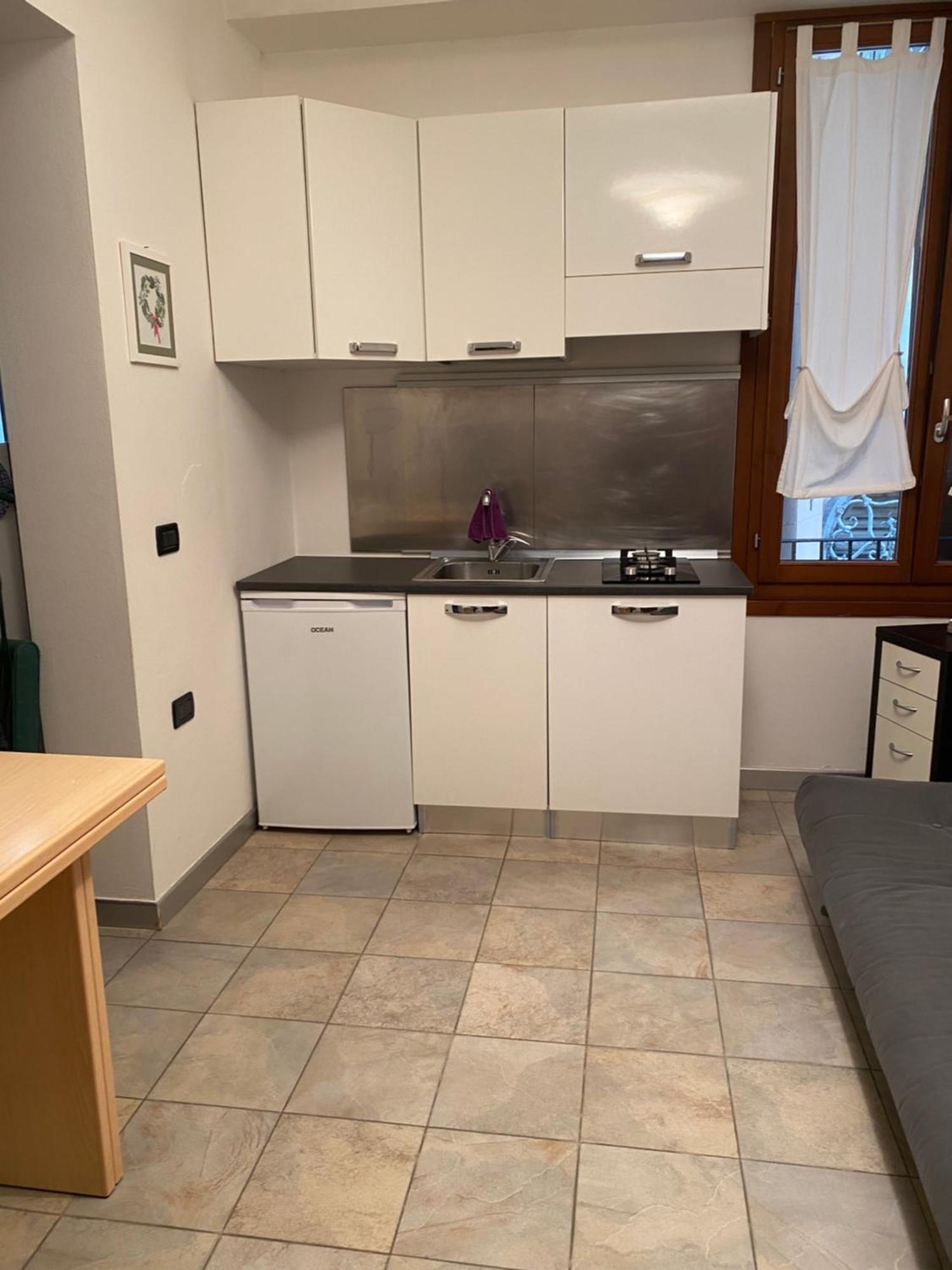 Апартаменты Casa Manuela Non Turisti Ma Ospiti Кьоджа Экстерьер фото